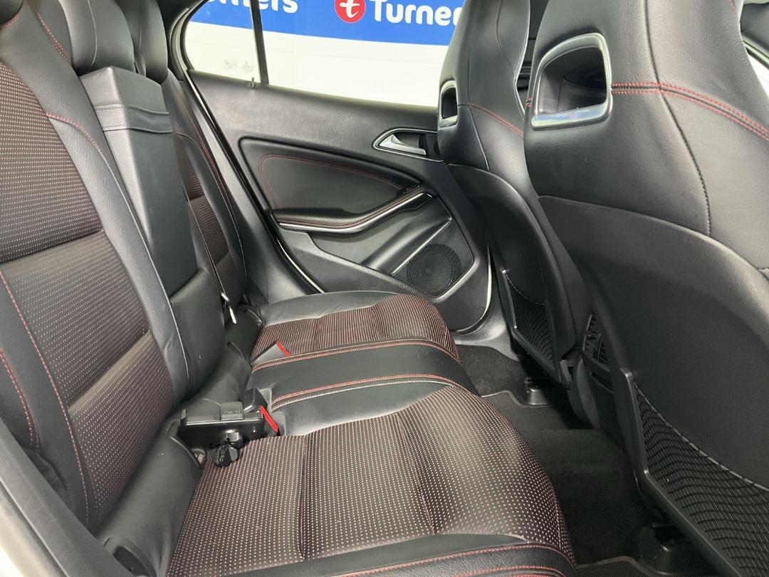 Photo '20' of Mercedes-Benz GLA180 Photo '20' of Mercedes-Benz GLA180