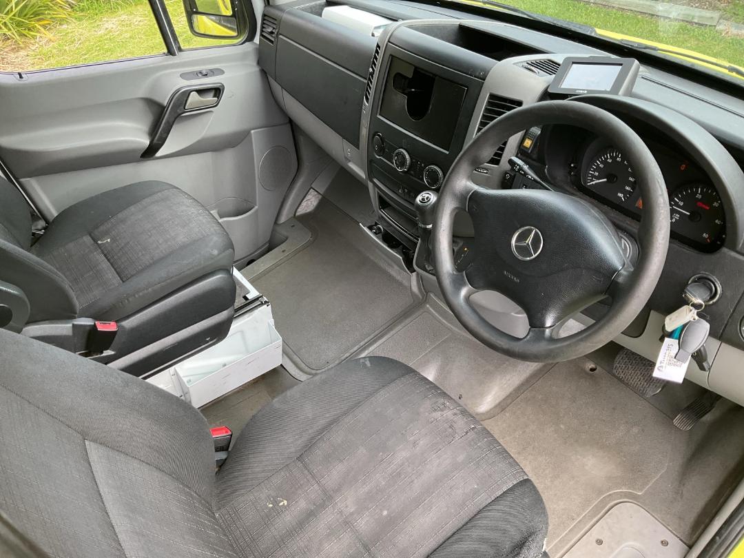 Photo '20' of Mercedes-Benz Sprinter C/C 319 CDI 3665 S Ambulance Photo '20' of Mercedes-Benz Sprinter C/C 319 CDI 3665 S Ambulance