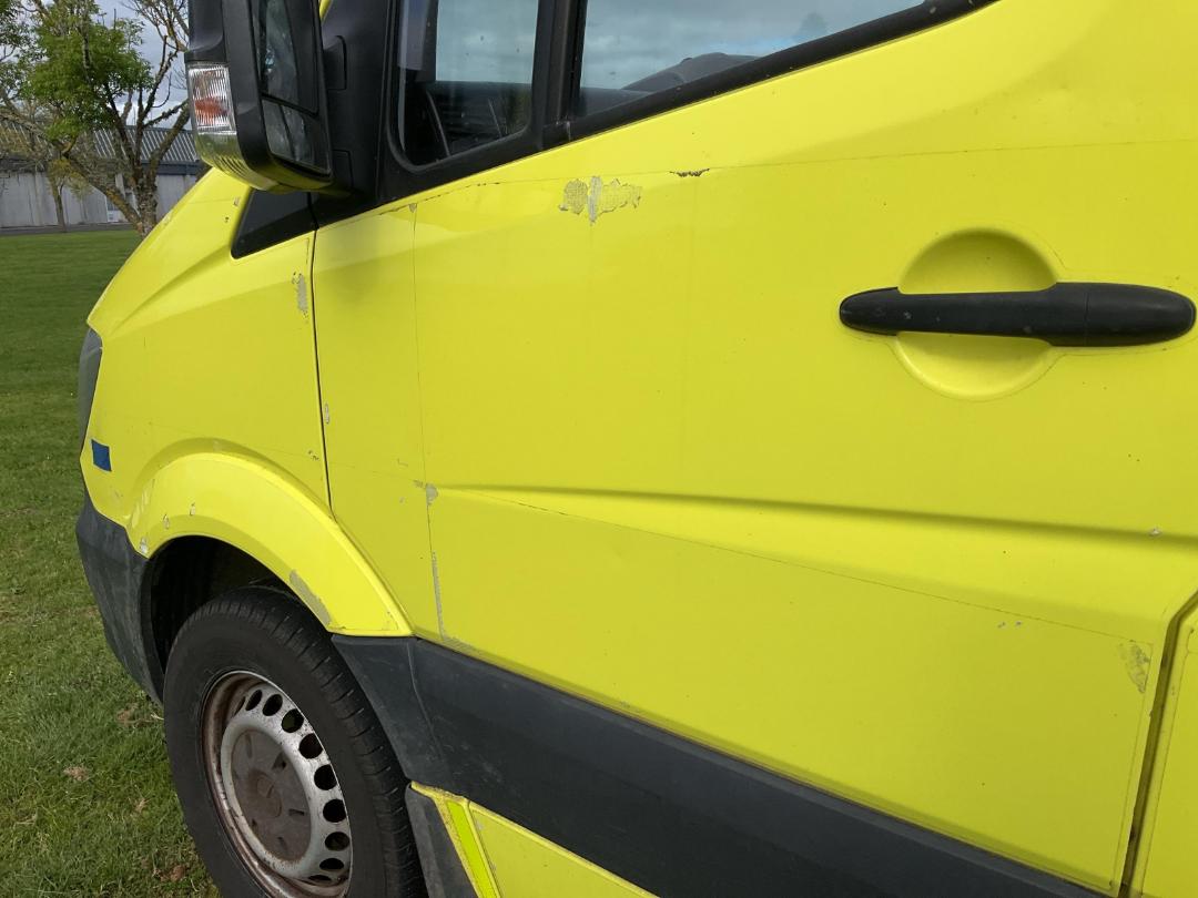 Photo '44' of Mercedes-Benz Sprinter C/C 319 CDI 3665 S Ambulance Photo '44' of Mercedes-Benz Sprinter C/C 319 CDI 3665 S Ambulance