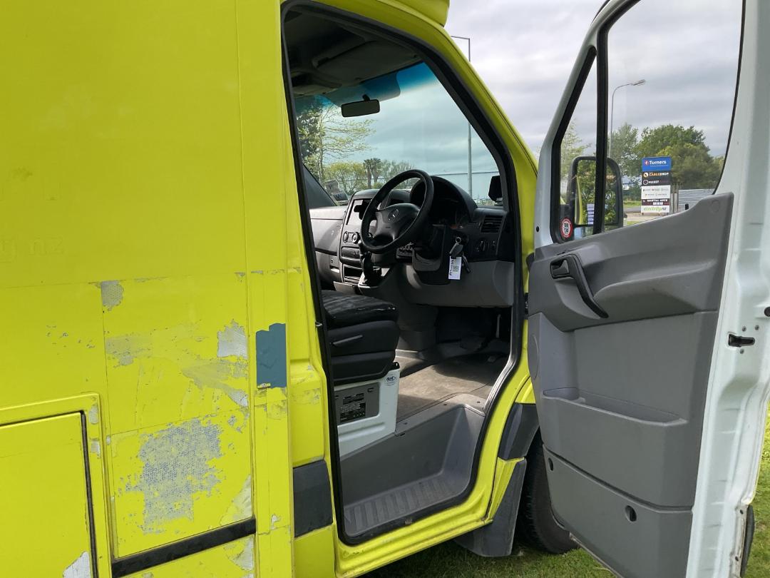 Photo '18' of Mercedes-Benz Sprinter C/C 319 CDI 3665 S Ambulance Photo '18' of Mercedes-Benz Sprinter C/C 319 CDI 3665 S Ambulance