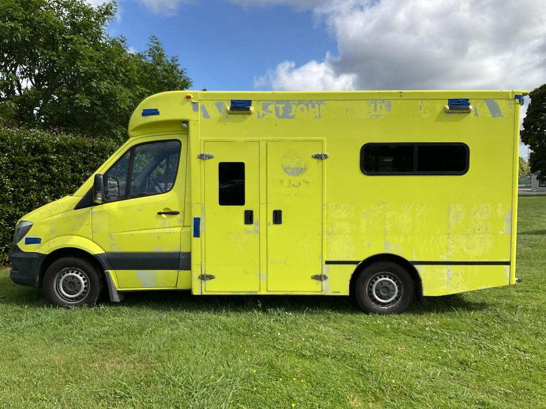 Photo '12' of Mercedes-Benz Sprinter C/C 319 CDI 3665 S Ambulance