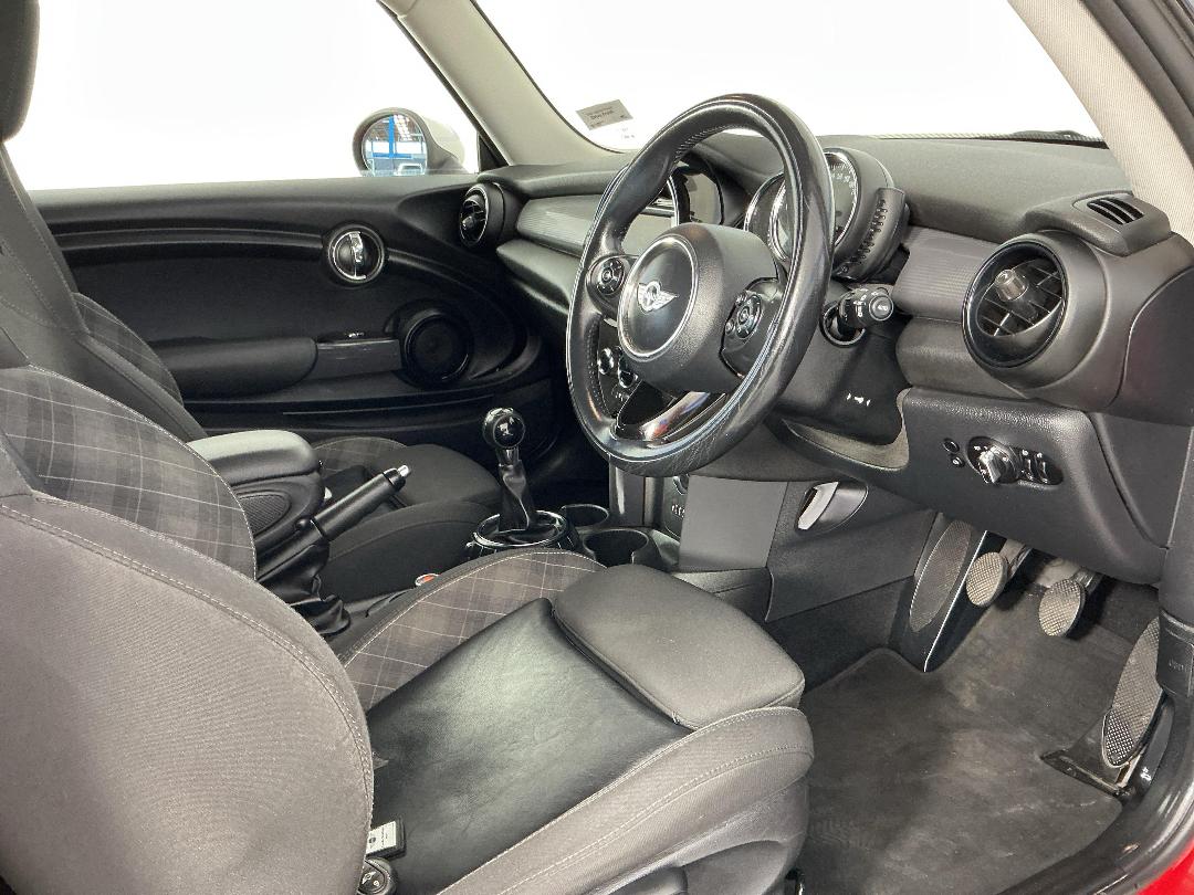 Photo '16' of Mini Hatch