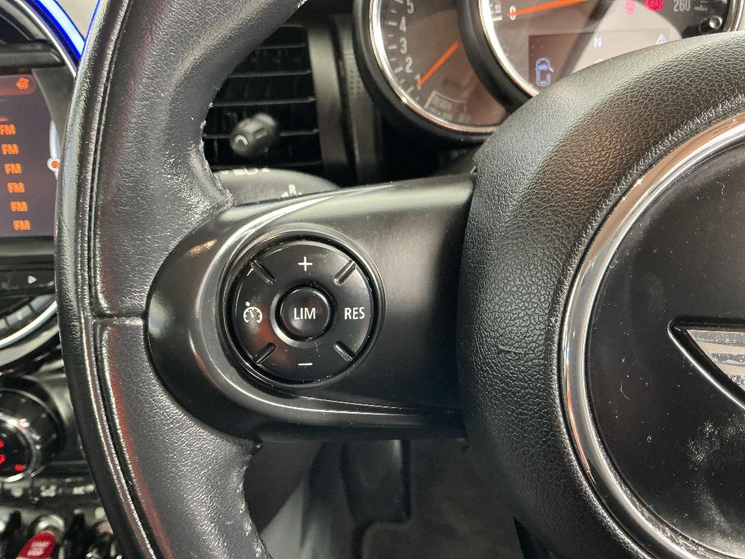 Photo '23' of Mini Hatch