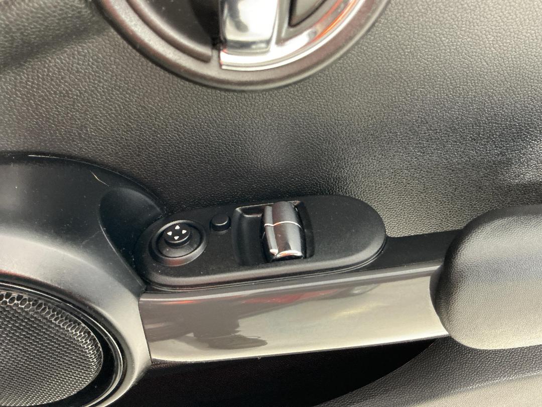 Photo '25' of Mini Hatch