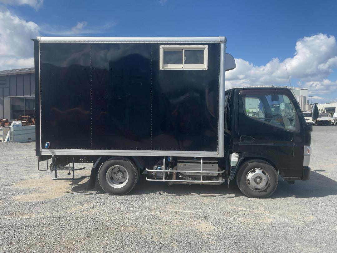 Photo '3' of Mitsubishi Canter Food Truck