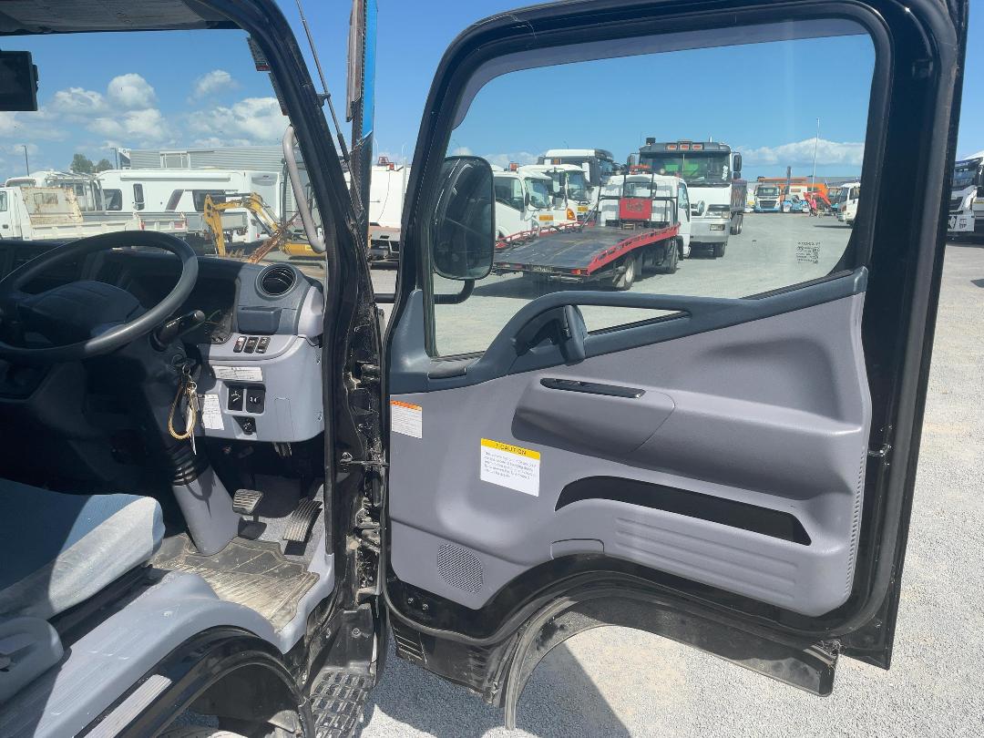 Photo '11' of Mitsubishi Canter Food Truck