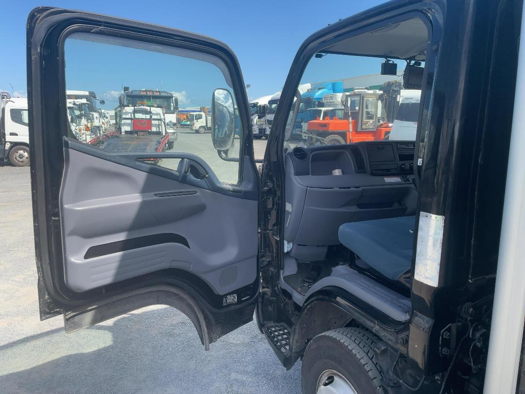 Photo '20' of Mitsubishi Canter Food Truck