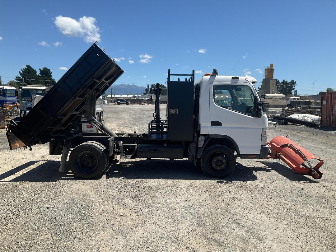 Photo '4' of Mitsubishi Fuso Canter FEC60T1 EURO 5 - 616 Tipper