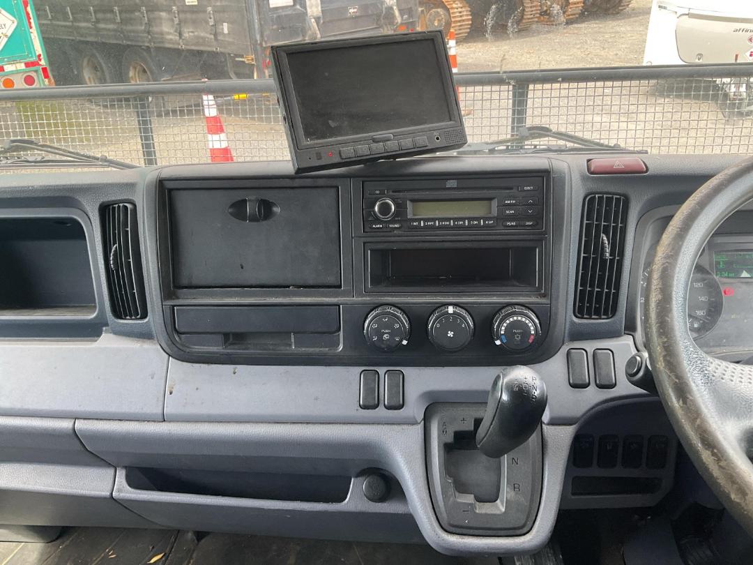 Photo '28' of Mitsubishi Fuso Canter HEV60G2 EURO5 HYBRID Curtainsider