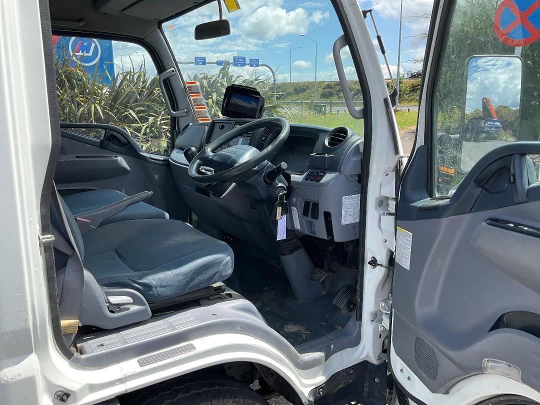 Photo '40' of Mitsubishi Fuso Canter FEA55B1 EURO 5 Flat Deck