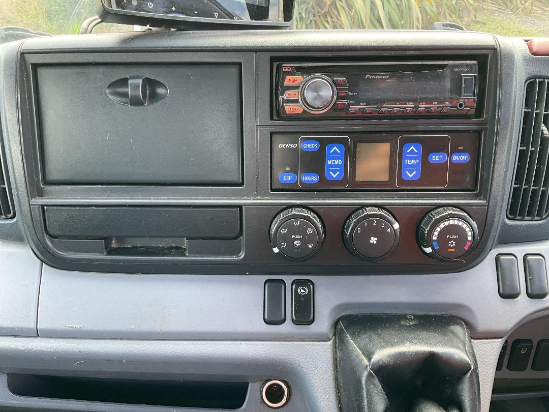 Photo '52' of Mitsubishi Fuso Canter FEA55B1 EURO 5 Flat Deck