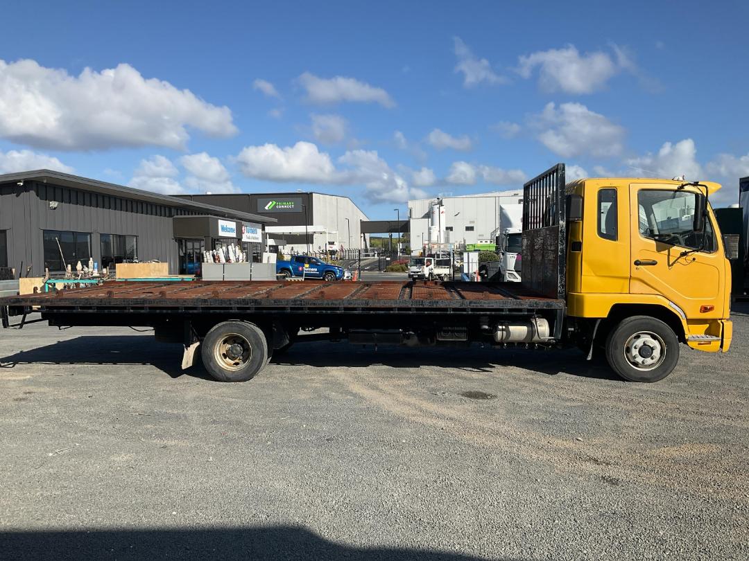 Photo '3' of Mitsubishi Fuso Fighter FK250K9 Flat Deck