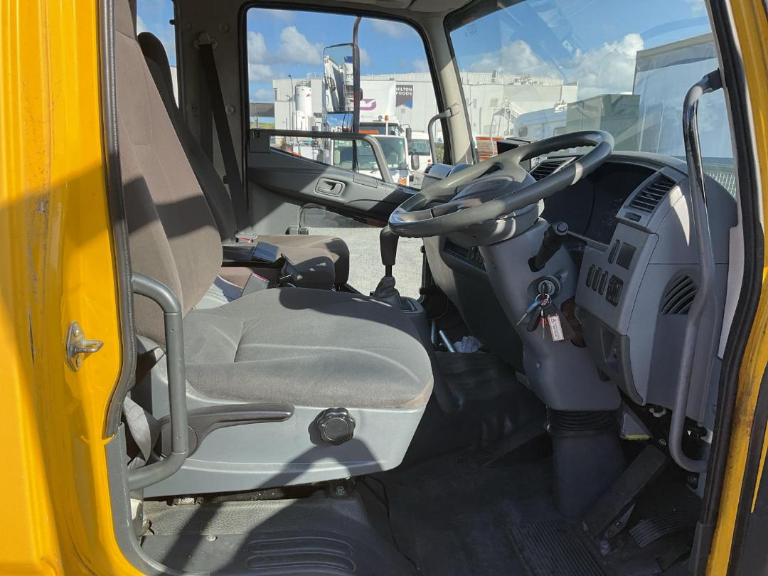 Photo '12' of Mitsubishi Fuso Fighter FK250K9 Flat Deck