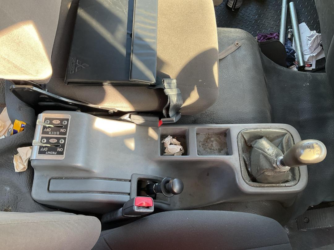 Photo '16' of Mitsubishi Fuso Fighter FK250K9 Flat Deck