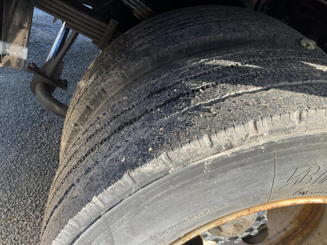 Photo '34' of Mitsubishi Fuso Fighter FK250K9 Flat Deck