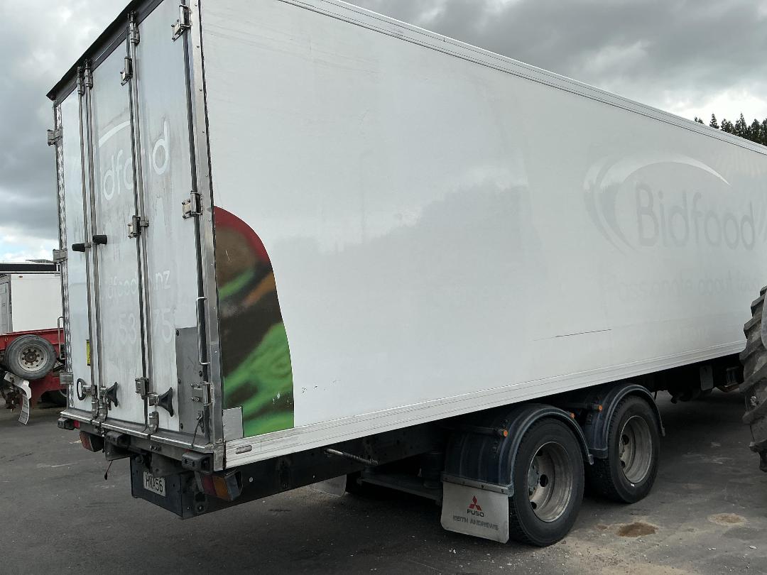 Photo '3' of Mitsubishi Fuso Fighter FU281U8 Box Body