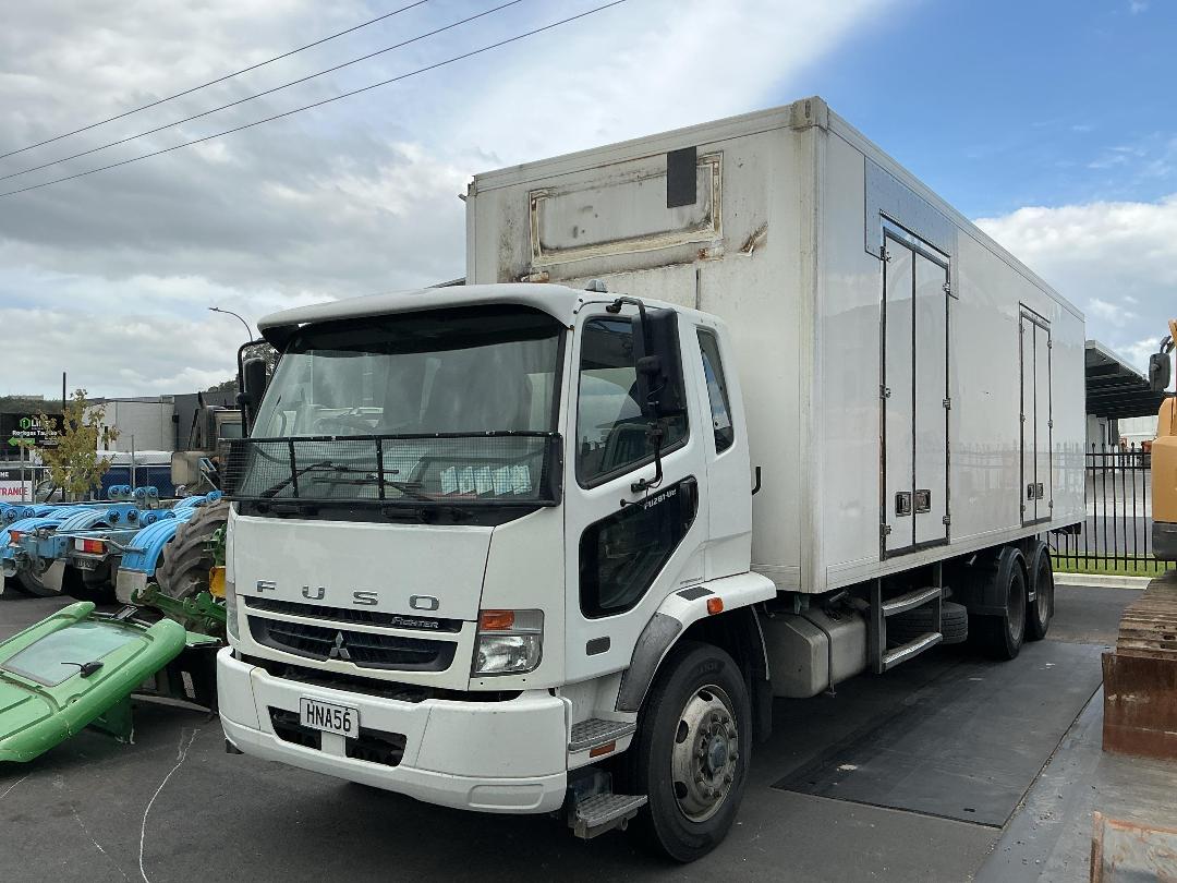 Photo '6' of Mitsubishi Fuso Fighter FU281U8 Box Body