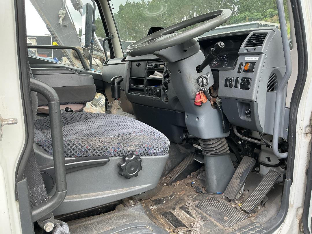 Photo '9' of Mitsubishi Fuso Fighter FU281U8 Box Body