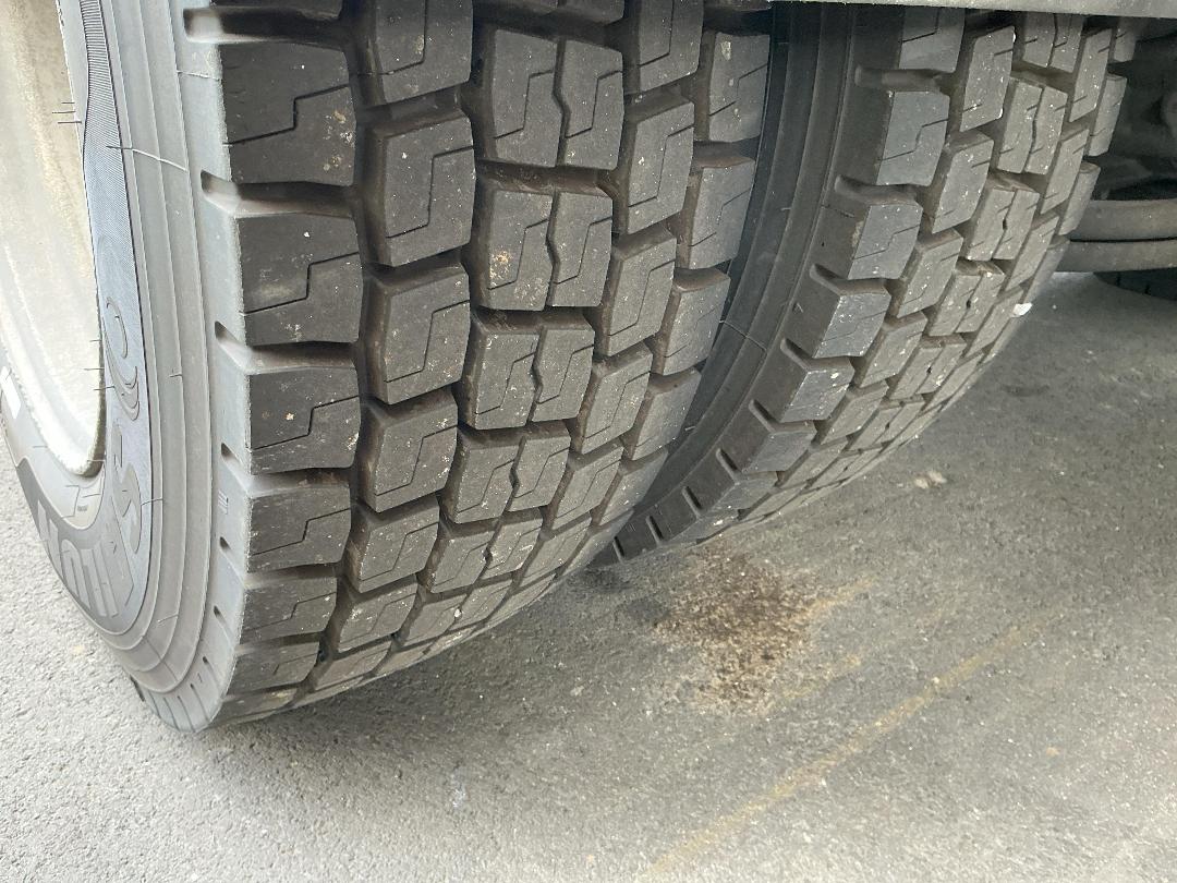 Photo '28' of Mitsubishi Fuso Fighter FU281U8 Box Body