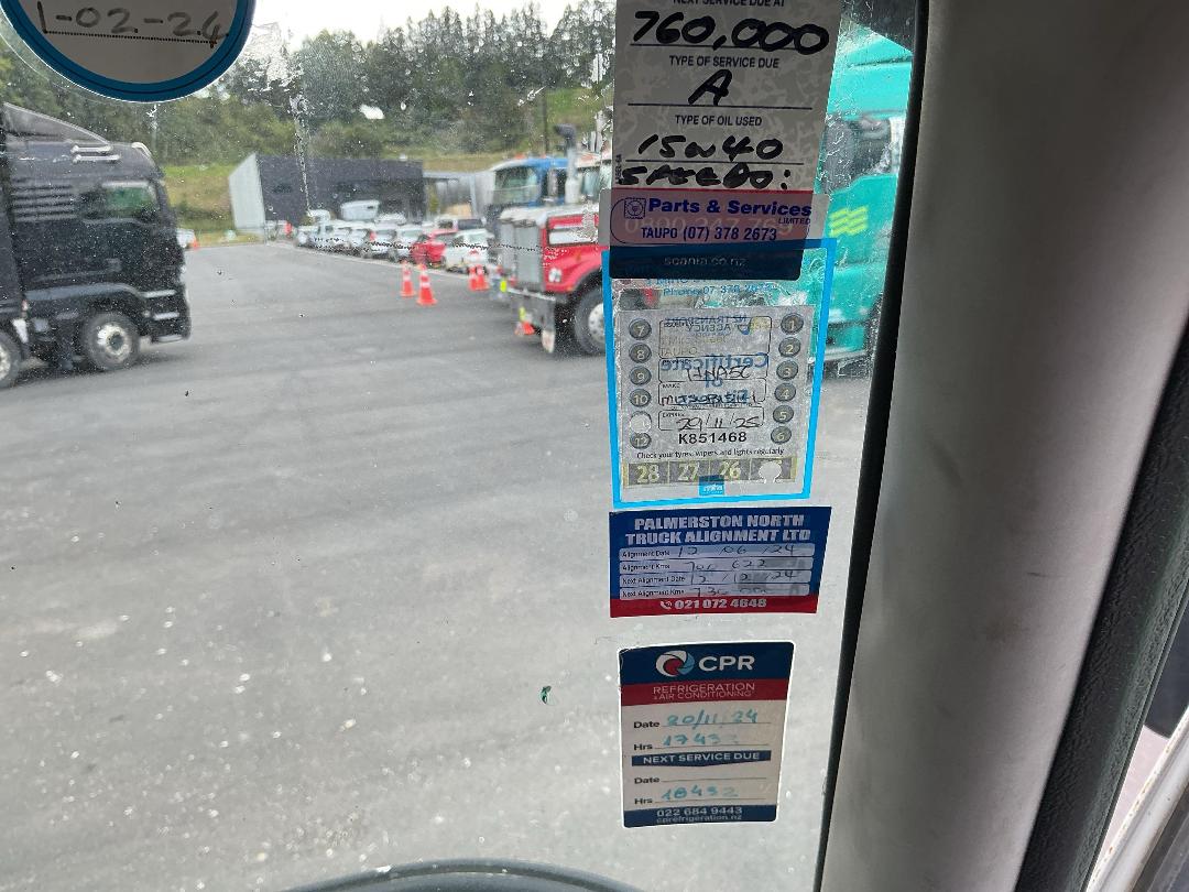 Photo '13' of Mitsubishi Fuso Fighter FU281U8 Box Body