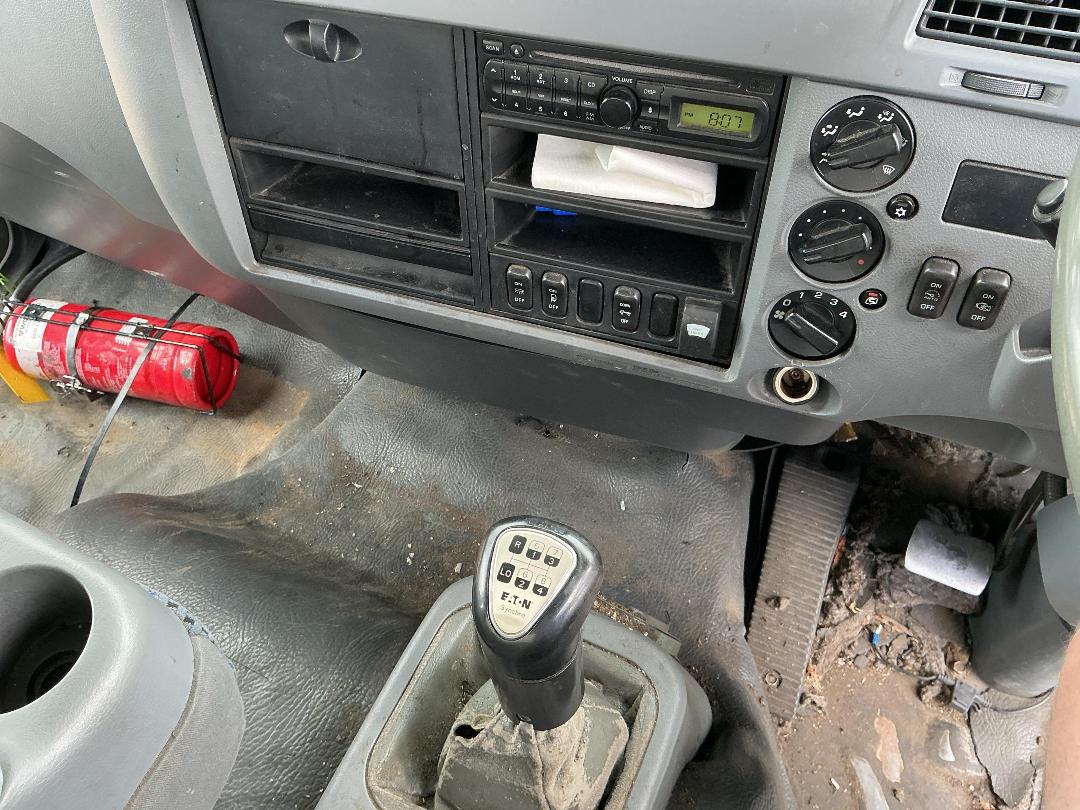 Photo '12' of Mitsubishi Fuso Fighter FU281U8 Box Body