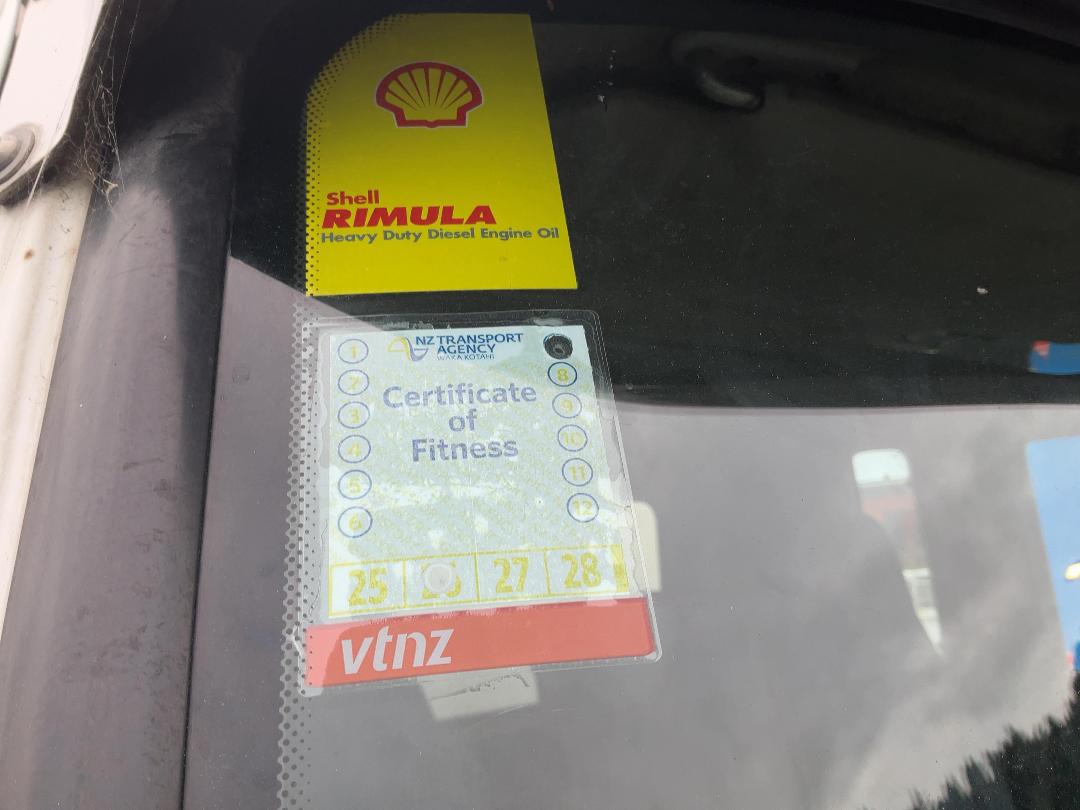 Photo '12' of Mitsubishi Fuso Fighter FK250K8 Box Body