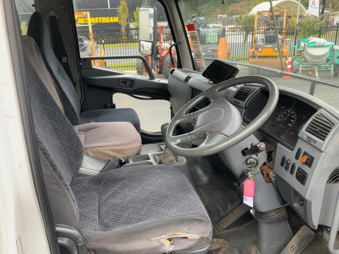 Photo '16' of Mitsubishi Fuso Fighter FK250K8 Box Body