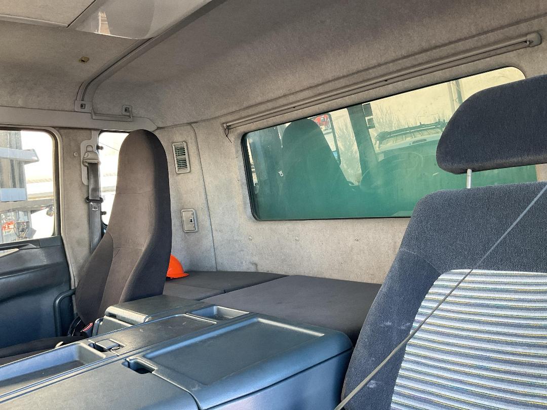 Photo '23' of Mitsubishi Fuso Shogun FS430S8 Curtainsider Photo '23' of Mitsubishi Fuso Shogun FS430S8 Curtainsider