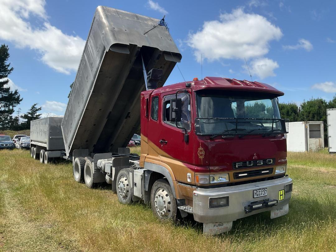 Photo '9' of Mitsubishi Fuso Shogun Tipper