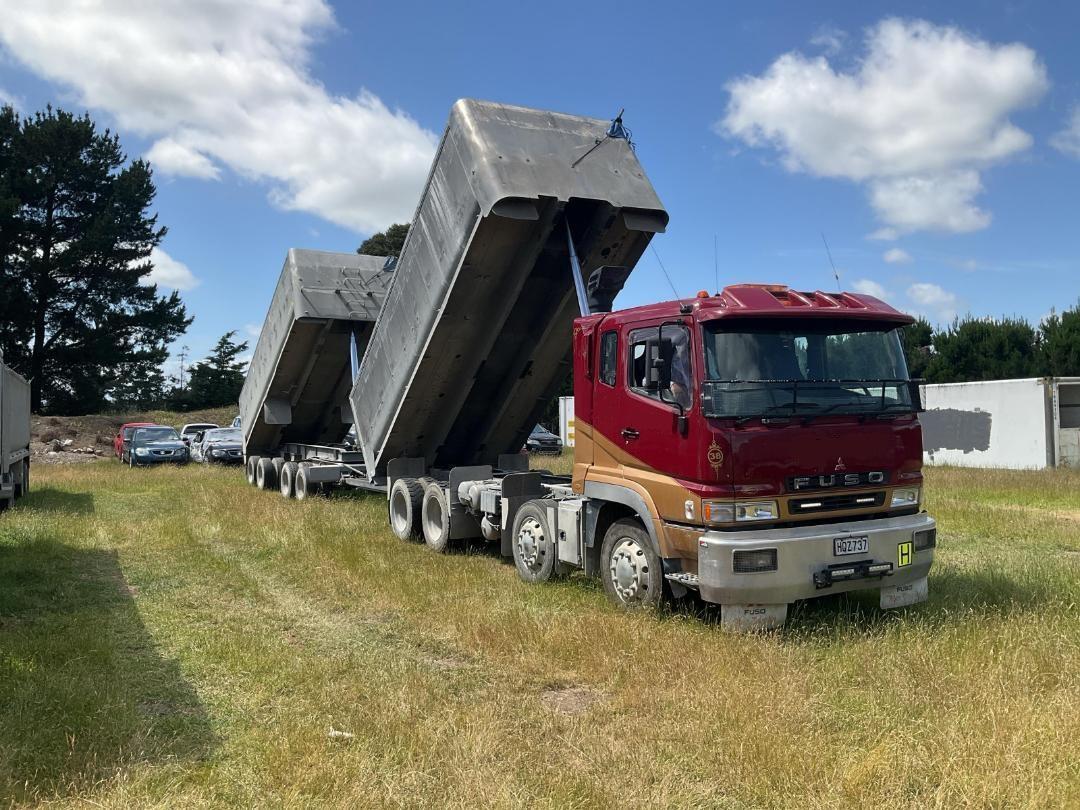 Photo '10' of Mitsubishi Fuso Shogun Tipper