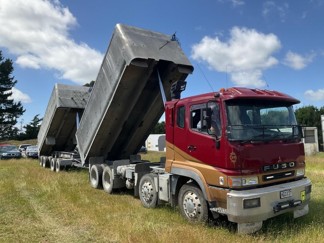 Photo '13' of Mitsubishi Fuso Shogun Tipper