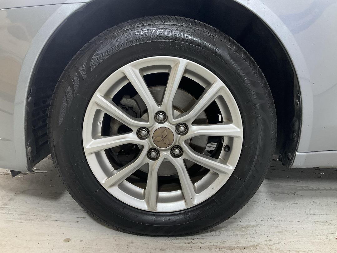 Photo '10' of Mitsubishi Galant Photo '10' of Mitsubishi Galant