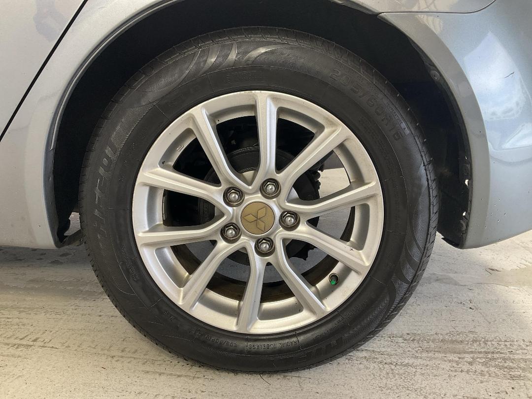 Photo '11' of Mitsubishi Galant Photo '11' of Mitsubishi Galant