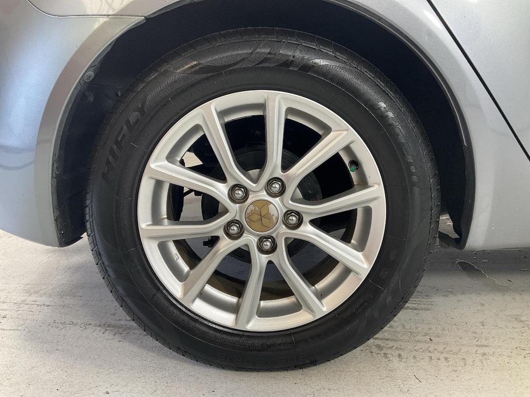 Photo '12' of Mitsubishi Galant Photo '12' of Mitsubishi Galant