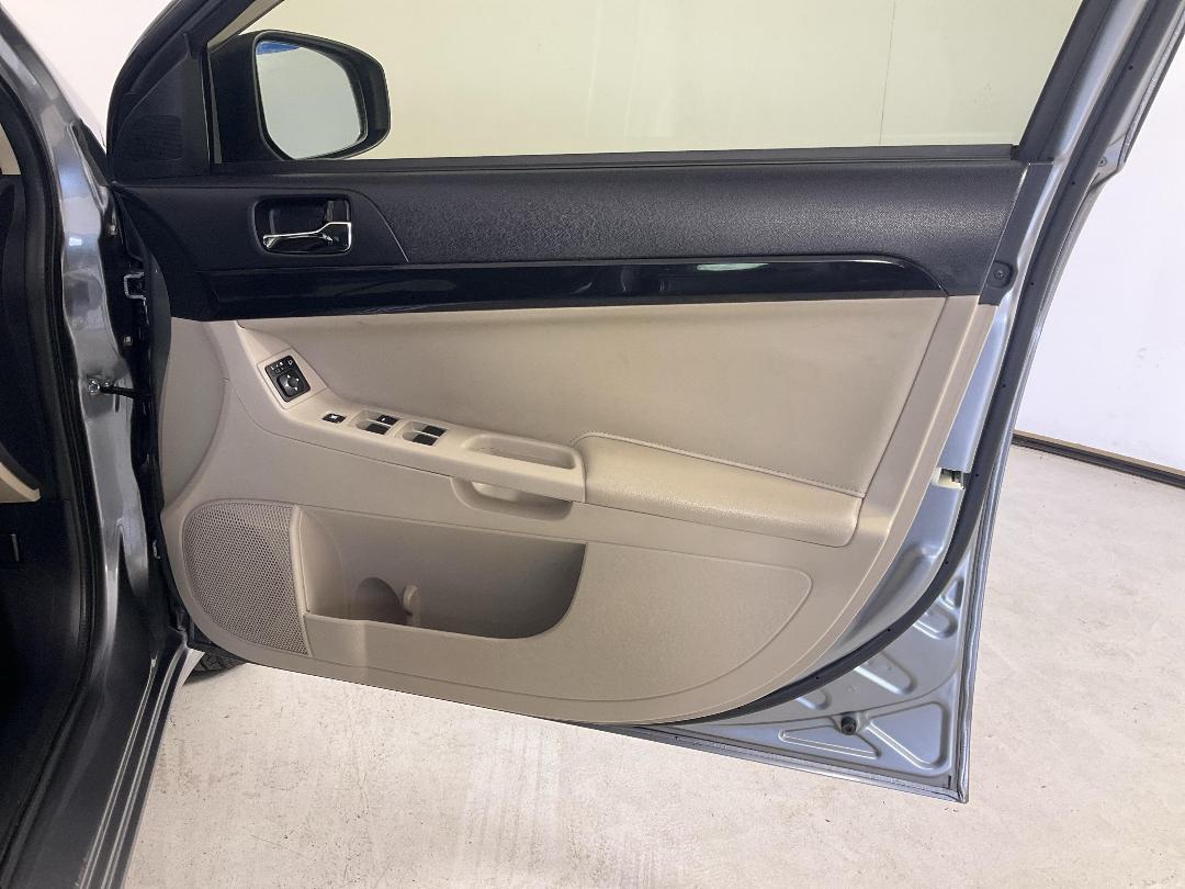 Photo '15' of Mitsubishi Galant Photo '15' of Mitsubishi Galant