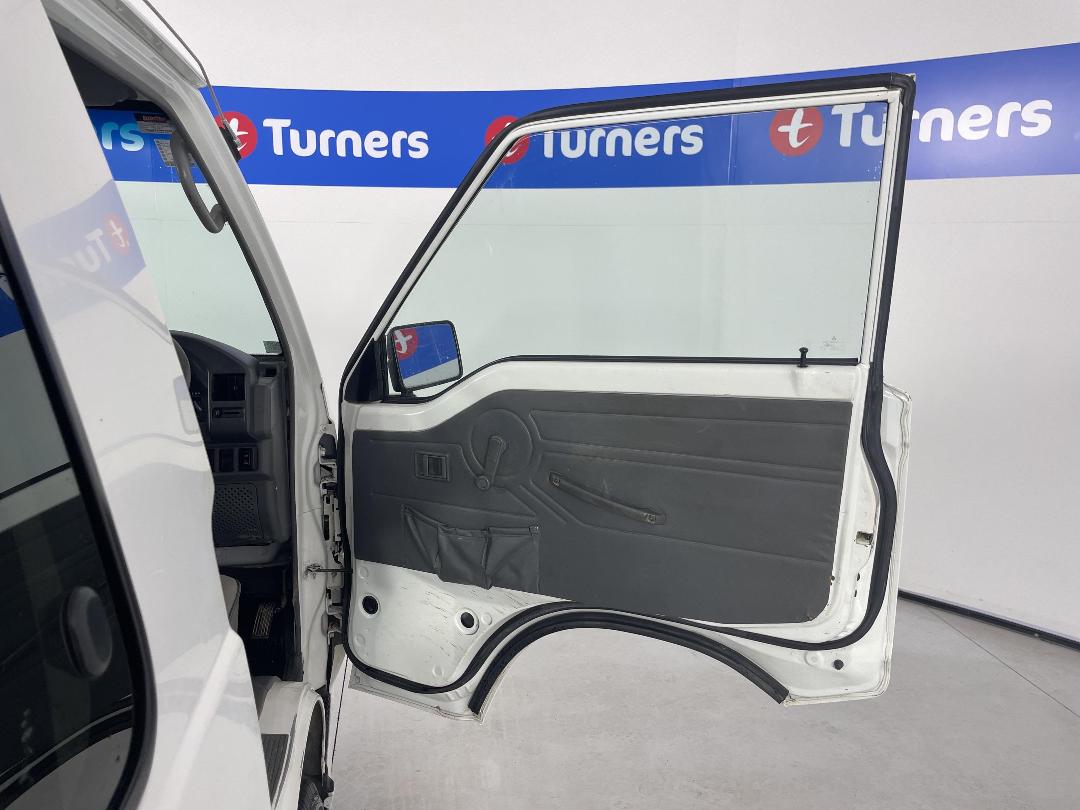 Photo '15' of Mitsubishi L300