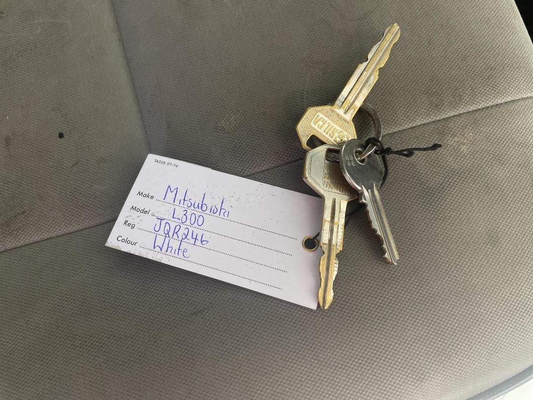 Photo '21' of Mitsubishi L300