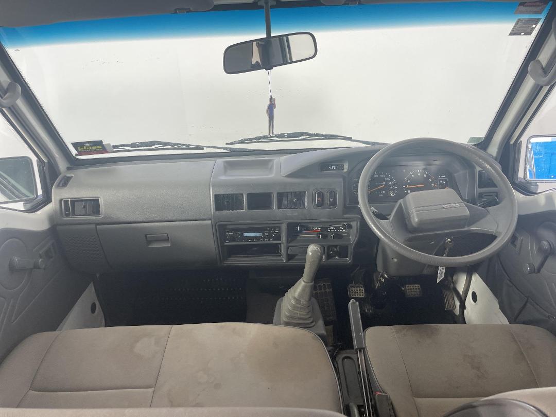 Photo '17' of Mitsubishi L300