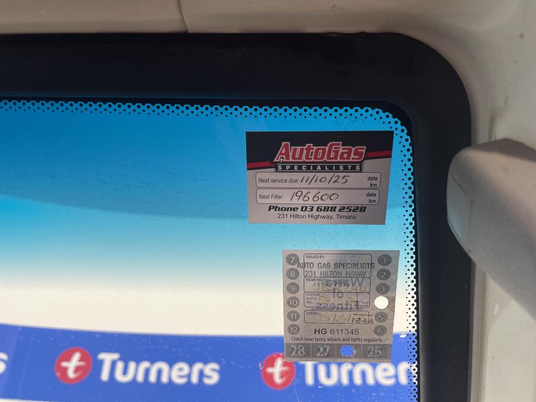 Photo '23' of Mitsubishi L300