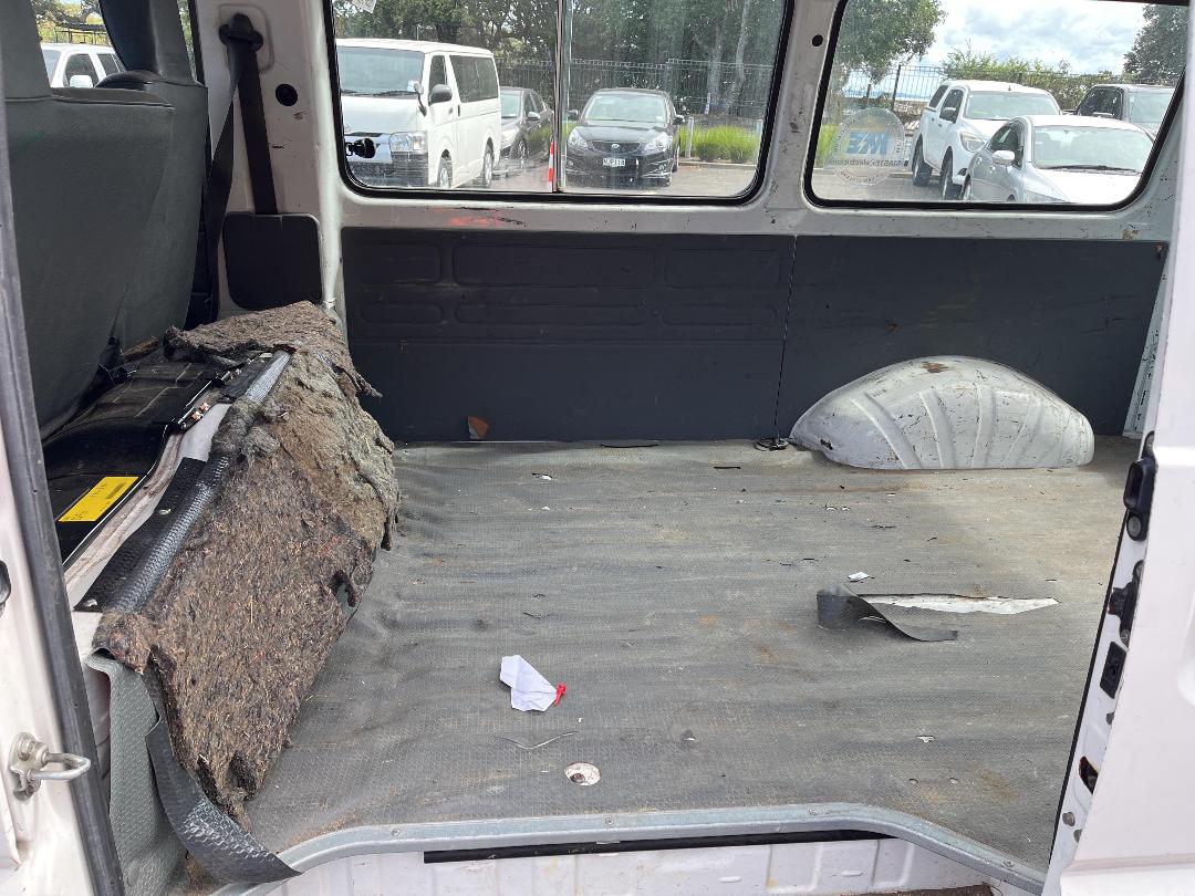 Photo '10' of Mitsubishi L300 SWB