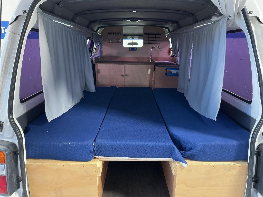 Photo '14' of Mitsubishi L300