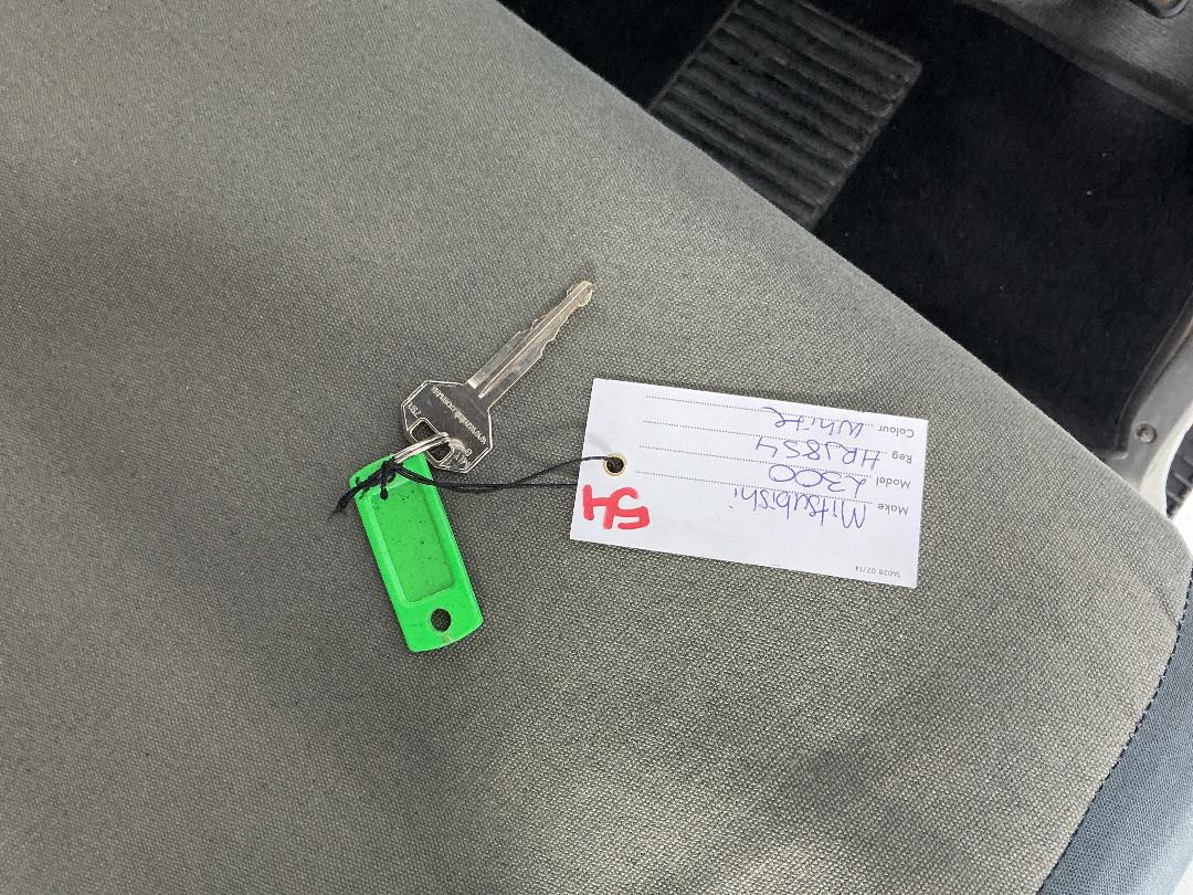 Photo '20' of Mitsubishi L300