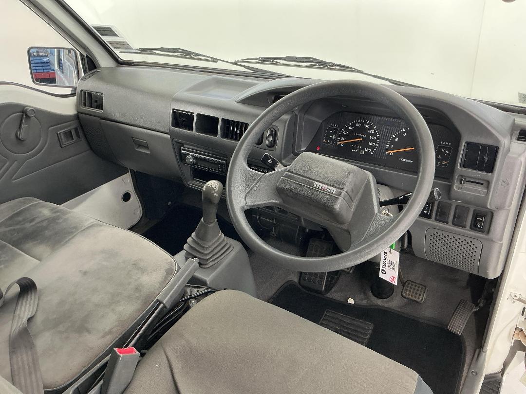 Photo '17' of Mitsubishi L300