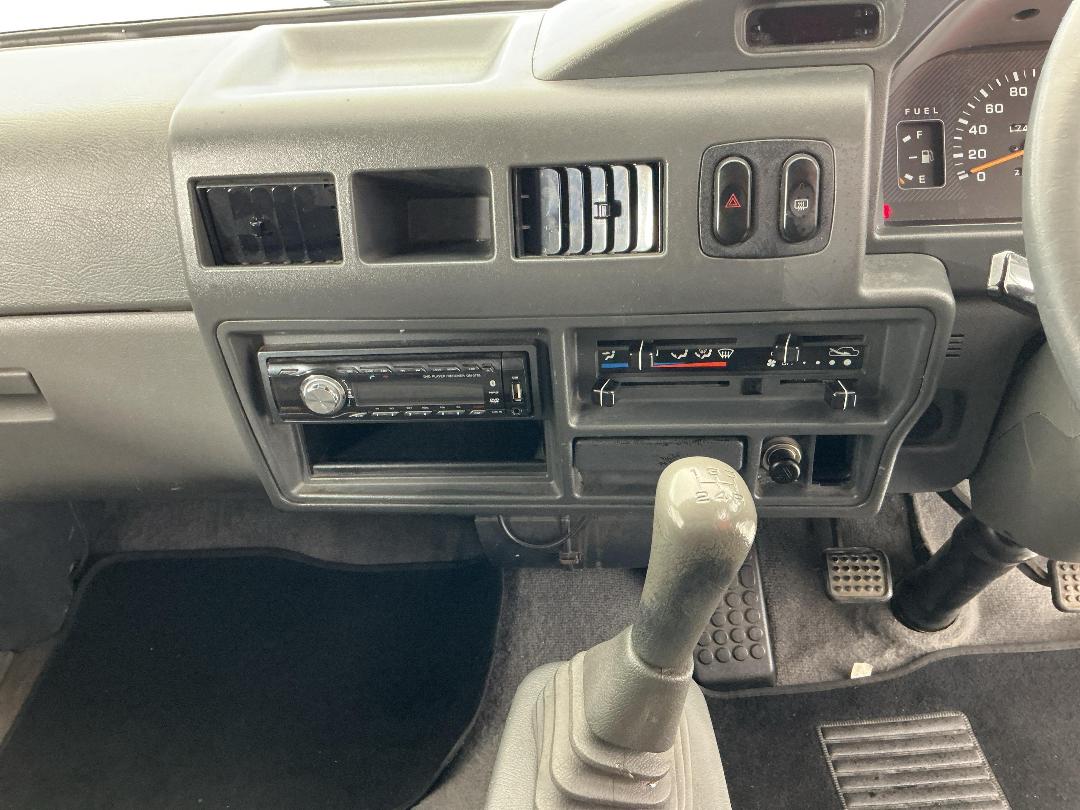 Photo '18' of Mitsubishi L300