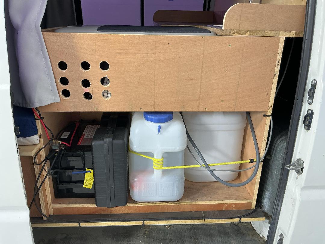 Photo '25' of Mitsubishi L300