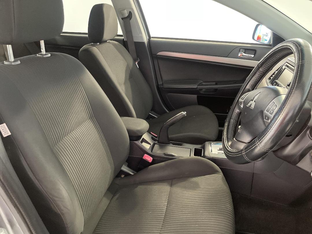 Photo '16' of Mitsubishi Lancer