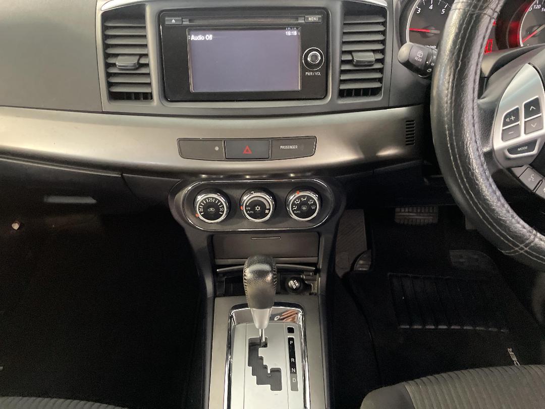 Photo '18' of Mitsubishi Lancer