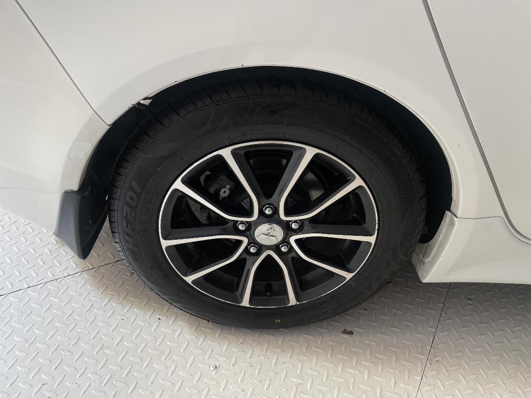 Photo '12' of Mitsubishi Lancer