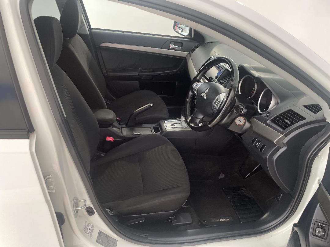 Photo '16' of Mitsubishi Lancer