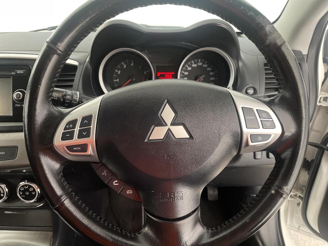 Photo '28' of Mitsubishi Lancer